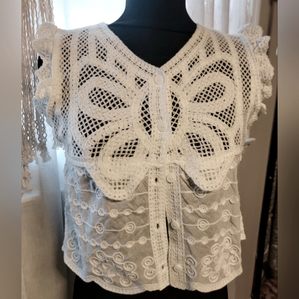 Elegant White Lace Crochet Top Size Small